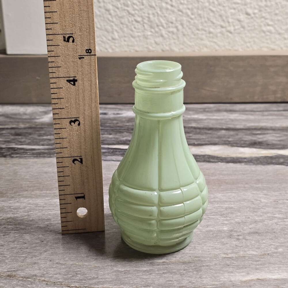 Vintage Jadeite Uranium Glass Powder Jar Shaker Base Art Deco 4” UV Reactive Glo - Picture 7 of 8